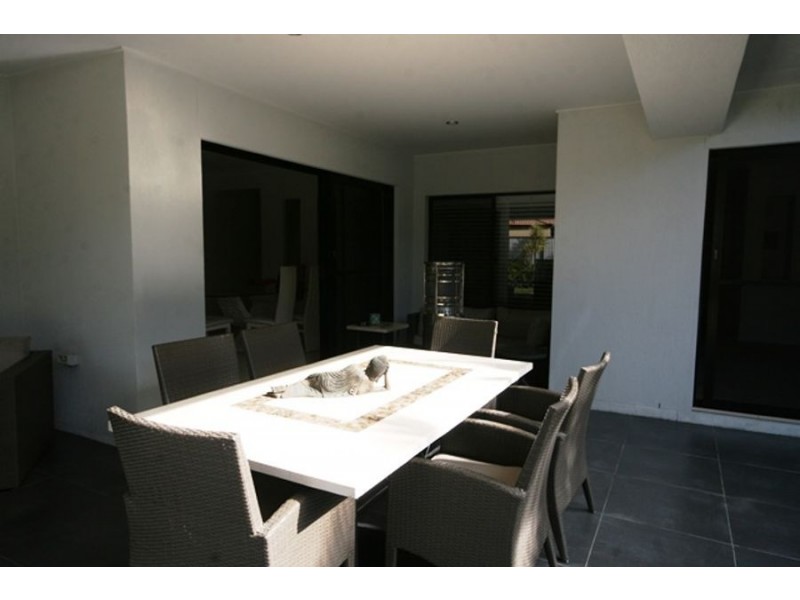 16 Southaven Drive, Helensvale QLD 4212