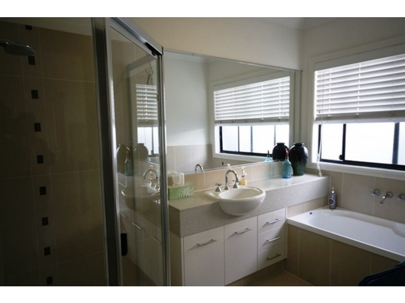 16 Southaven Drive, Helensvale QLD 4212