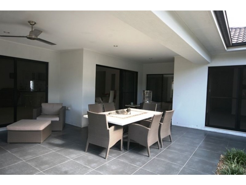 16 Southaven Drive, Helensvale QLD 4212