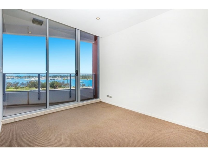 4 Como Crescent, Southport QLD 4215