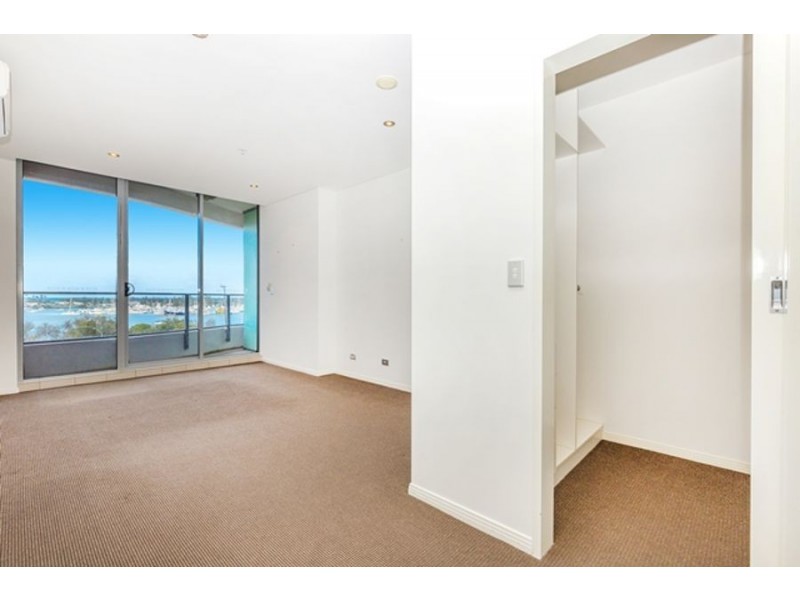 4 Como Crescent, Southport QLD 4215