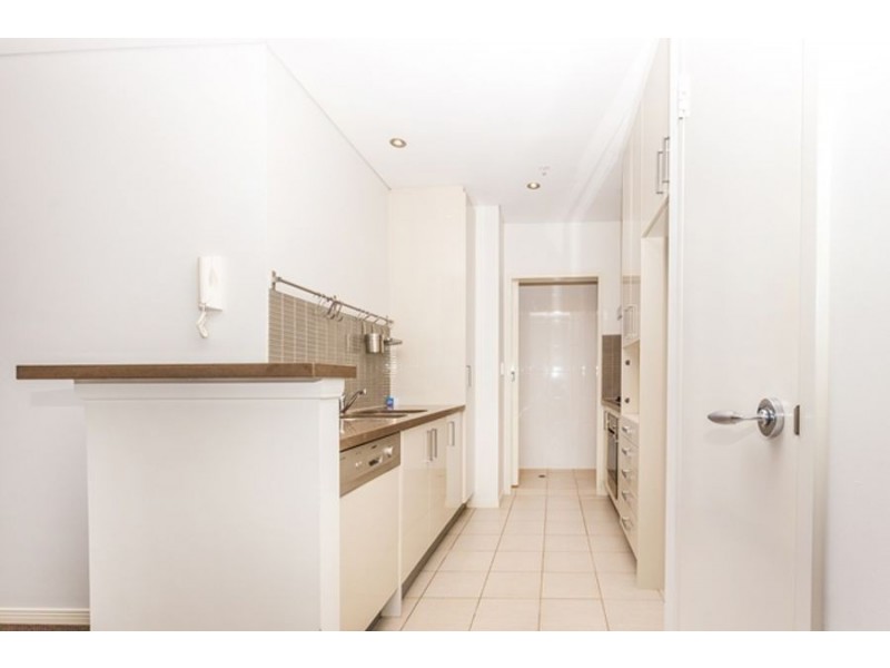 4 Como Crescent, Southport QLD 4215