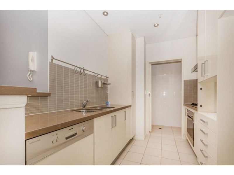 4 Como Crescent, Southport QLD 4215