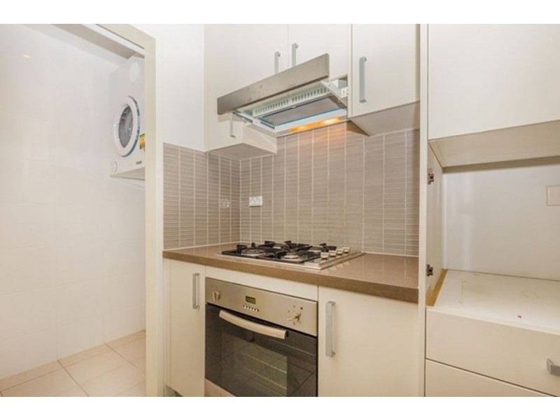 4 Como Crescent, Southport QLD 4215