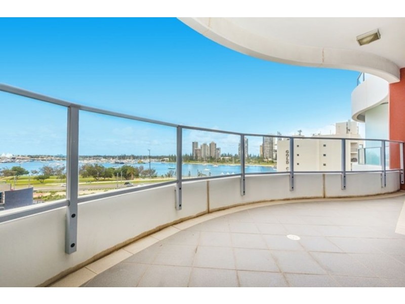 4 Como Crescent, Southport QLD 4215