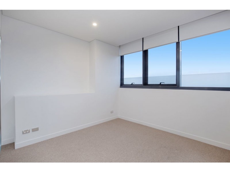 605/2 Como Crescent, Southport QLD 4215
