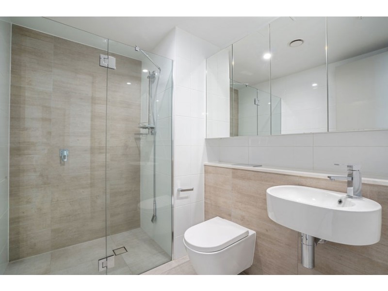 1002/2 Como Crescent, Southport QLD 4215