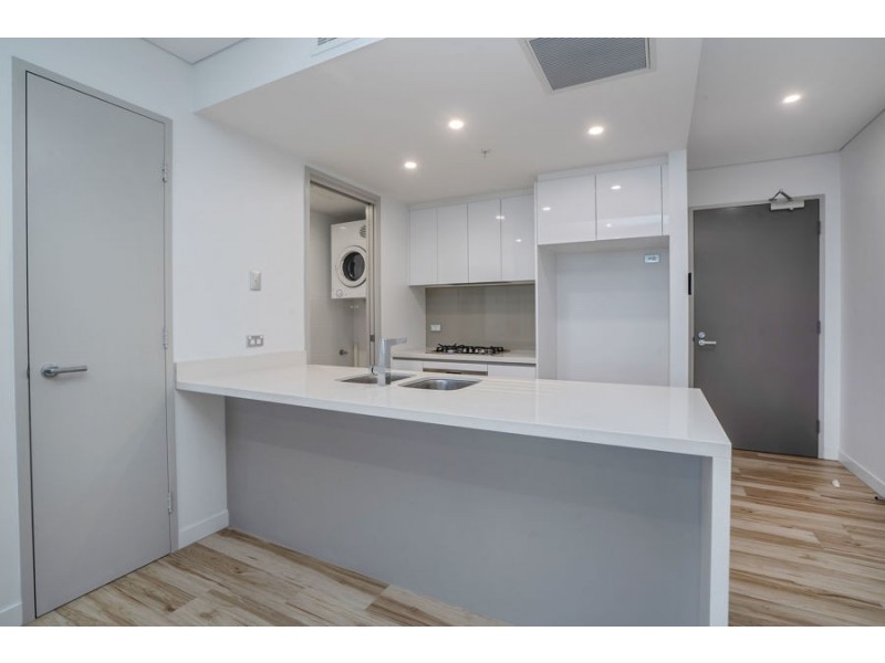 1002/2 Como Crescent, Southport QLD 4215