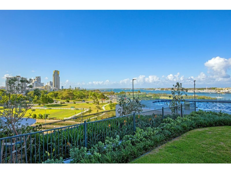 1002/2 Como Crescent, Southport QLD 4215