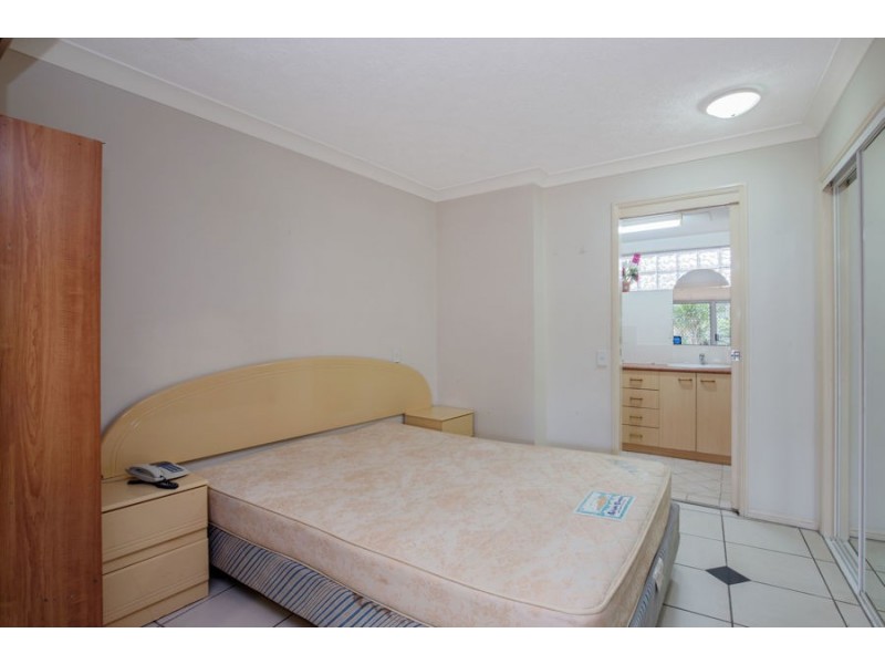 8/106 Marine Parade, Southport QLD 4215