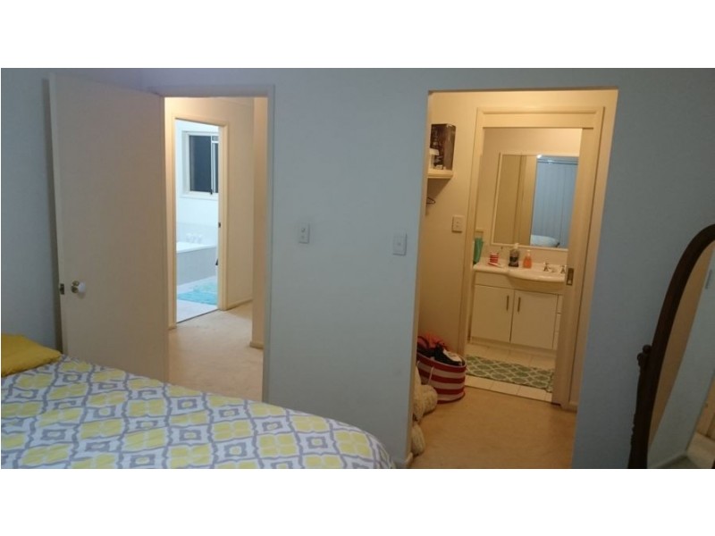 2 Brown Street, Labrador QLD 4215