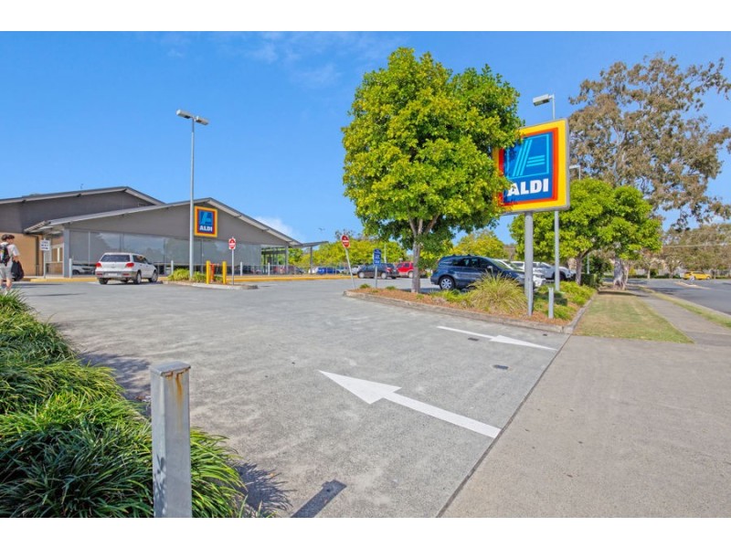 2 Brown Street, Labrador QLD 4215