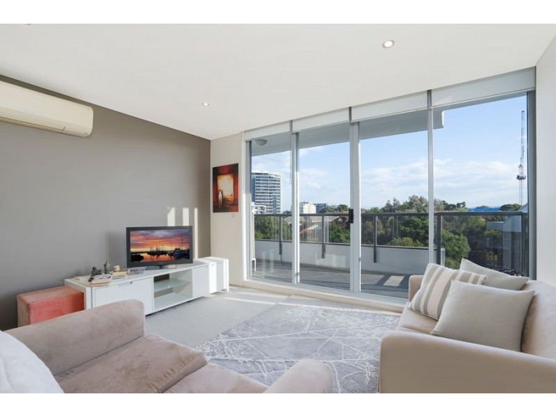 614/3 Como Crescent, Southport QLD 4215