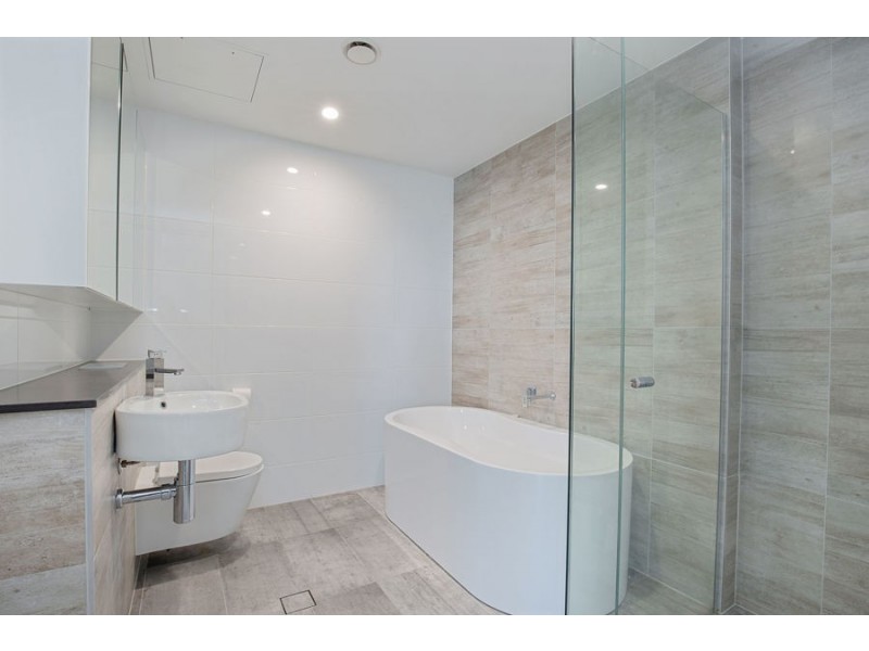 904/2 Como Crescent, Southport QLD 4215