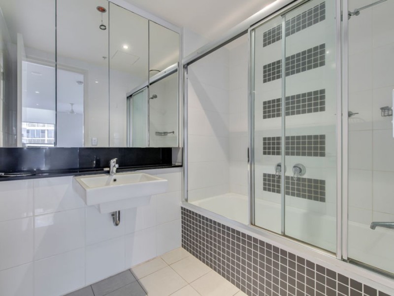 815/3 Como Crescent, Southport QLD 4215