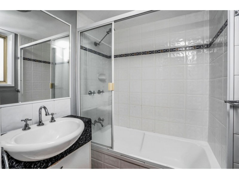 14-16 Spendelove Avenue, Southport QLD 4215