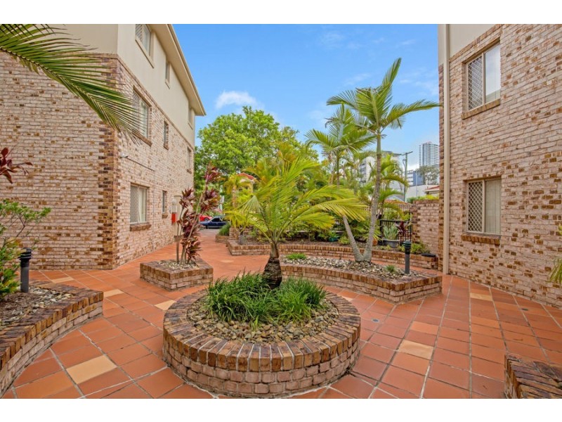 14-16 Spendelove Avenue, Southport QLD 4215