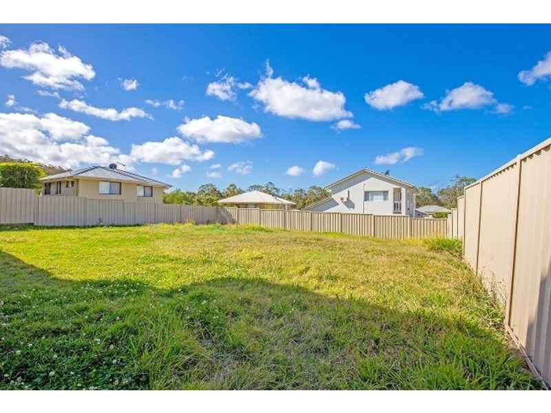 8 Caragh Crescent, Oxenford QLD 4210