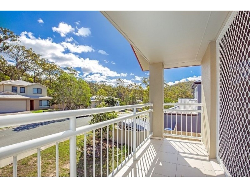 8 Caragh Crescent, Oxenford QLD 4210