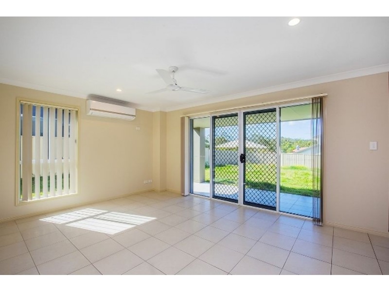 8 Caragh Crescent, Oxenford QLD 4210