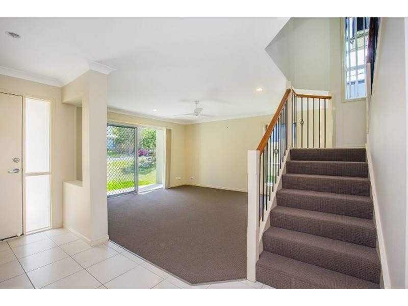 8 Caragh Crescent, Oxenford QLD 4210