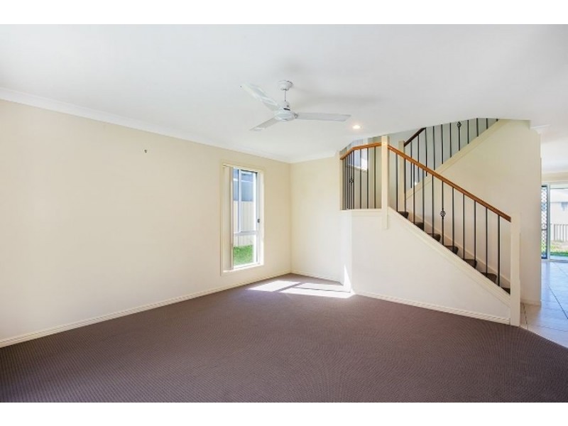 8 Caragh Crescent, Oxenford QLD 4210