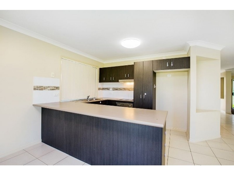 8 Caragh Crescent, Oxenford QLD 4210