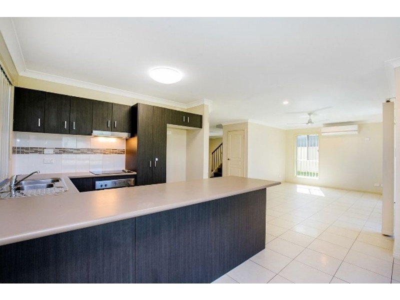 8 Caragh Crescent, Oxenford QLD 4210