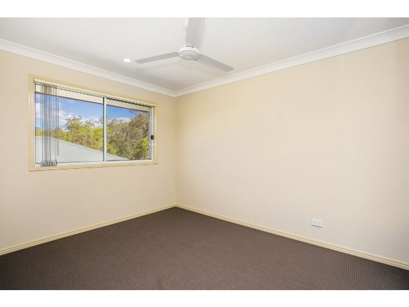 8 Caragh Crescent, Oxenford QLD 4210