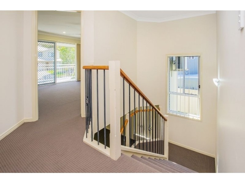 8 Caragh Crescent, Oxenford QLD 4210