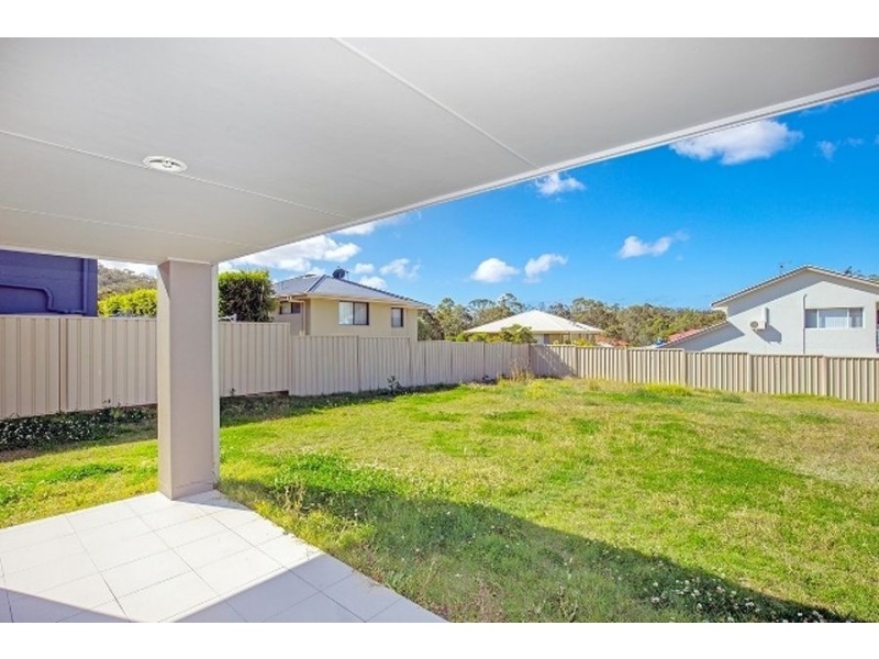 8 Caragh Crescent, Oxenford QLD 4210