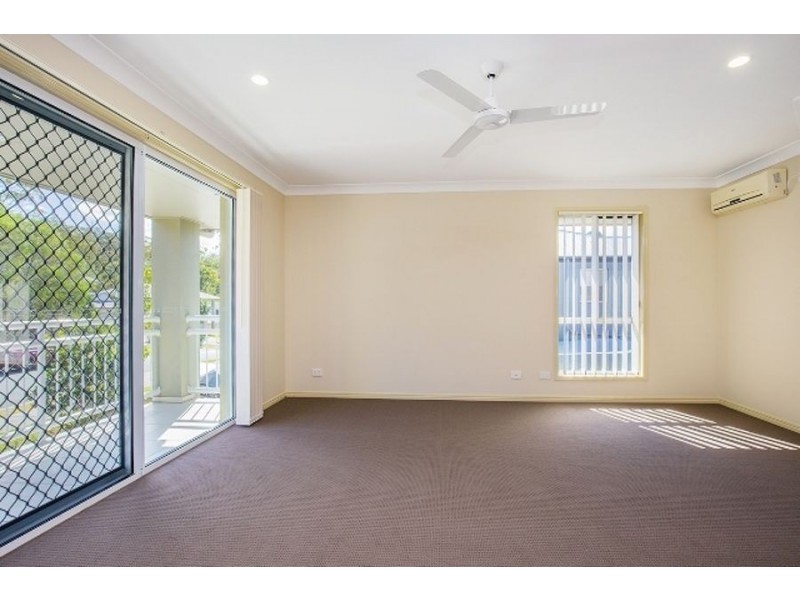 8 Caragh Crescent, Oxenford QLD 4210