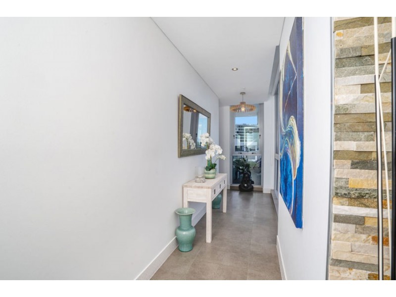 1301/4 Como Crescent, Southport QLD 4215