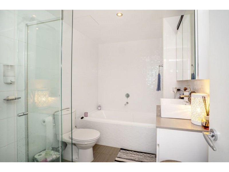 1301/4 Como Crescent, Southport QLD 4215