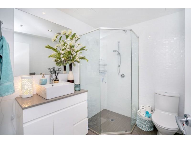 1301/4 Como Crescent, Southport QLD 4215