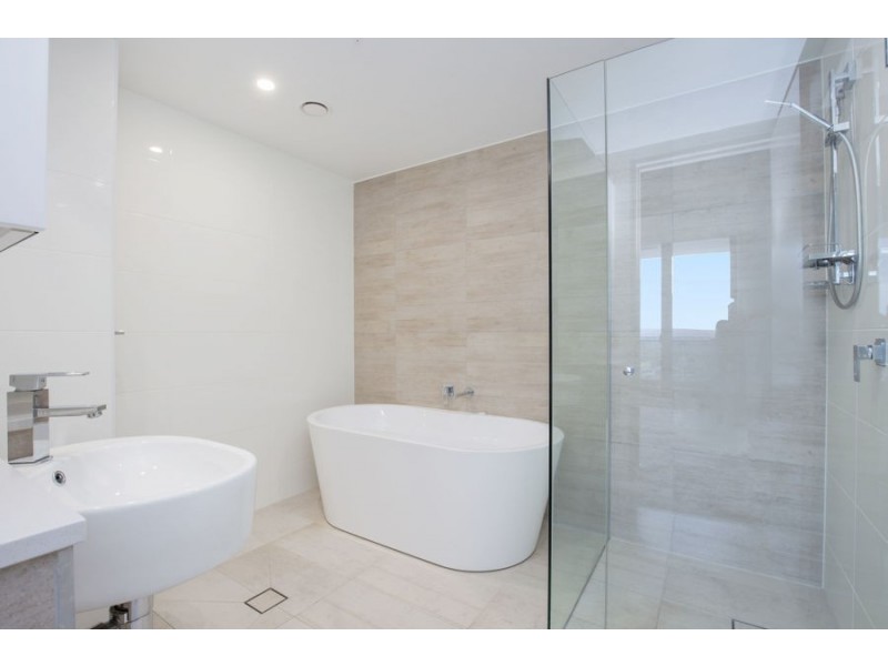 3012/2 Como Crescent, Southport QLD 4215