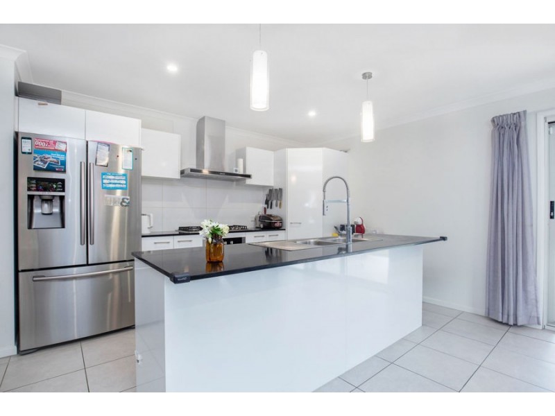 12 Looby Crescent, Pimpama QLD 4209