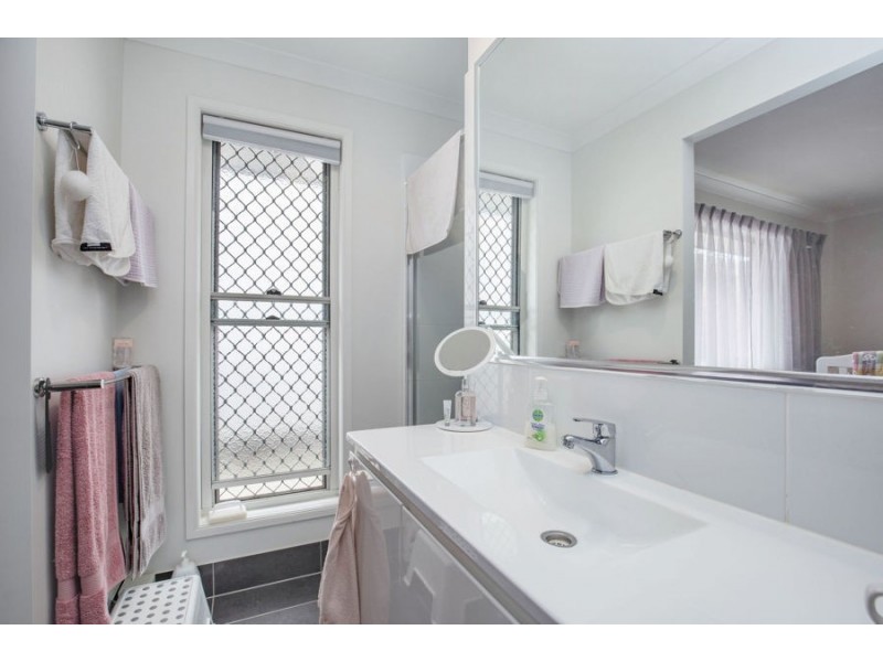 12 Looby Crescent, Pimpama QLD 4209