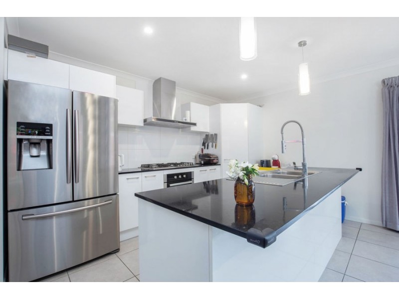 12 Looby Crescent, Pimpama QLD 4209