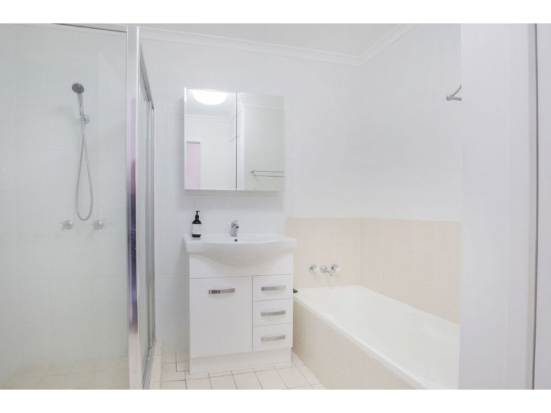 6/128 Benowa Road, Southport QLD 4215