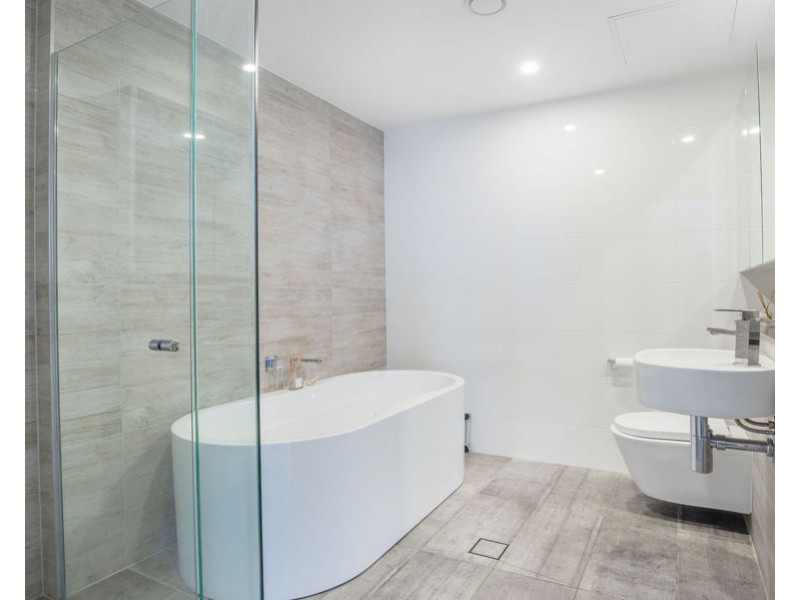 1809/2 Como Crescent, Southport QLD 4215