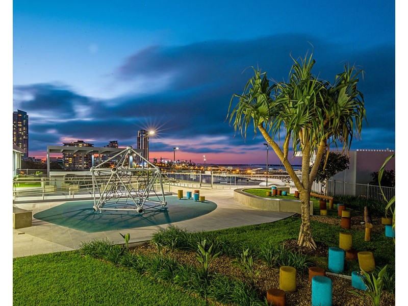 1809/2 Como Crescent, Southport QLD 4215