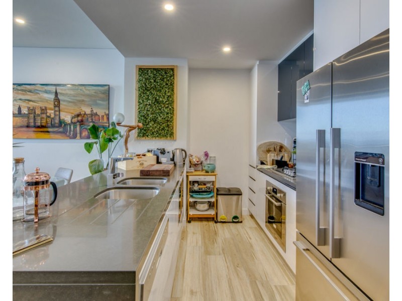 2105/2 Como Crescent, Southport QLD 4215