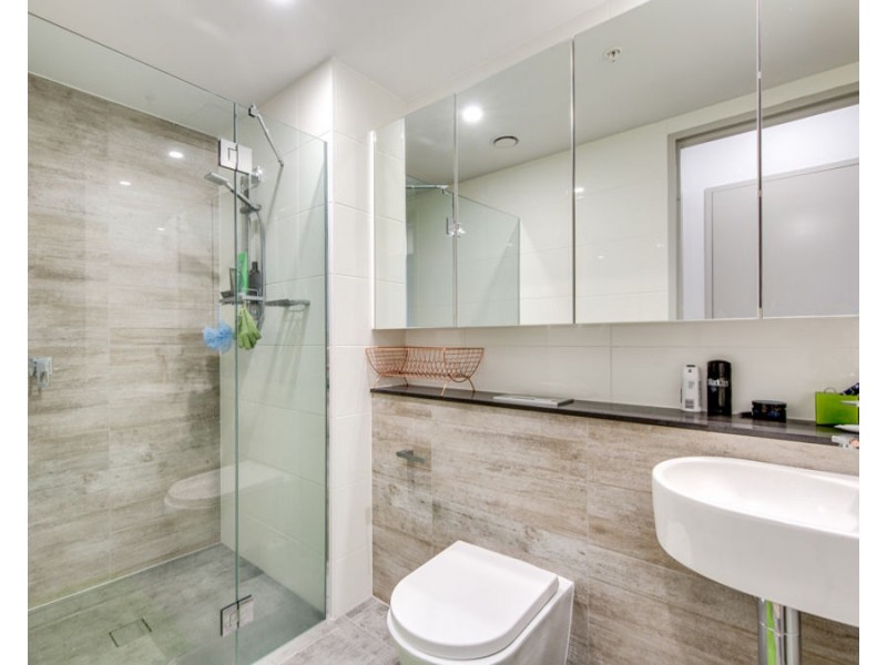 2105/2 Como Crescent, Southport QLD 4215