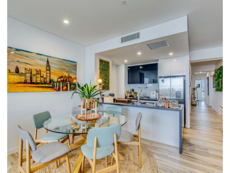2105/2 Como Crescent, Southport QLD 4215