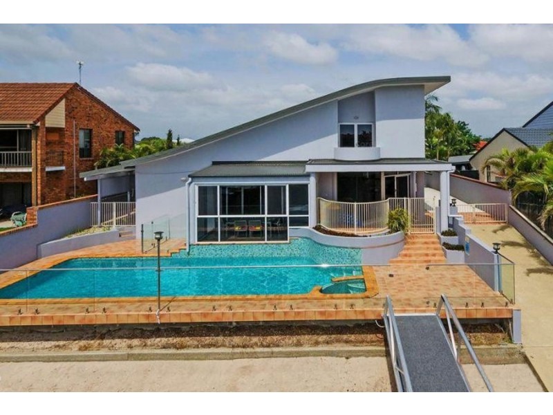 11 Seaspray Street, Paradise Point QLD 4216