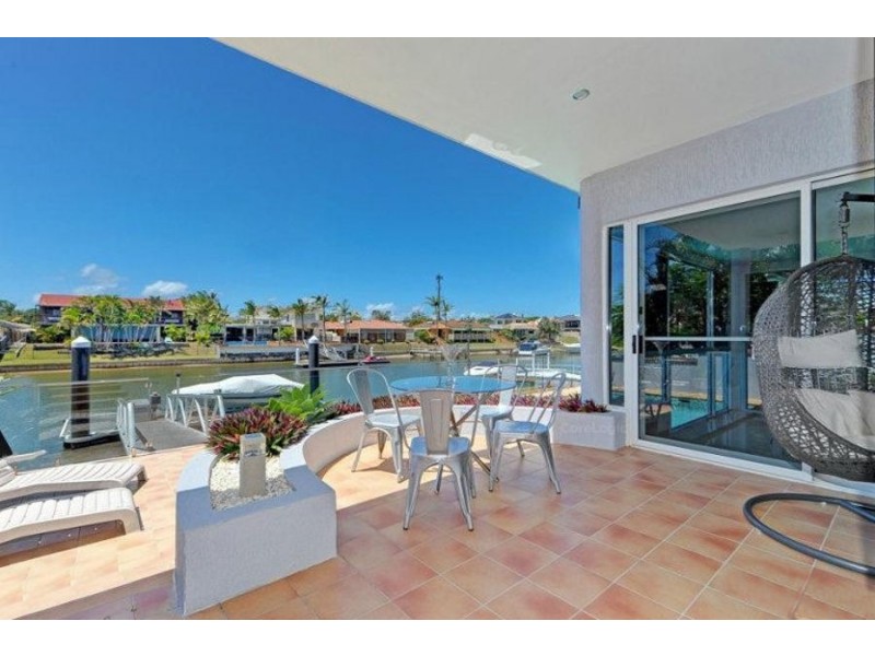 11 Seaspray Street, Paradise Point QLD 4216