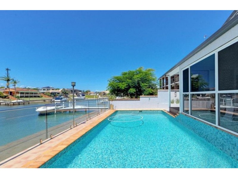 11 Seaspray Street, Paradise Point QLD 4216