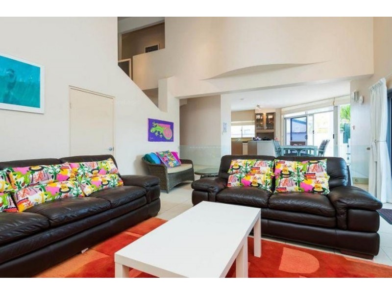 11 Seaspray Street, Paradise Point QLD 4216