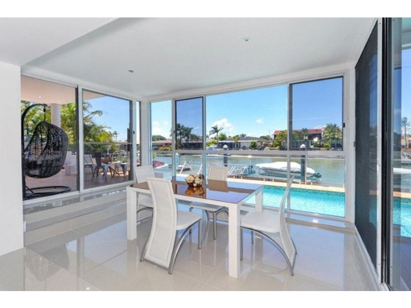 11 Seaspray Street, Paradise Point QLD 4216